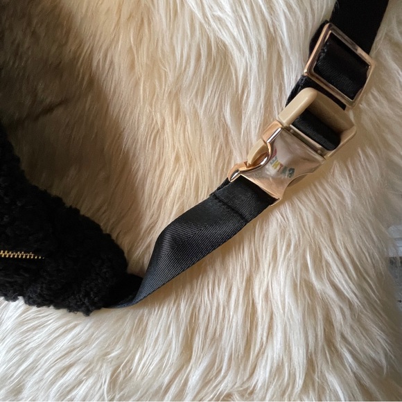Simply Southern Black Teddy Bear Belt Bag Crossbody or Belt Bag - Picture 6 of 8